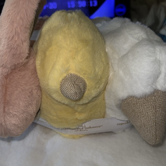 Cupcakes and cashmere set of 3 down alternative faux Easter Decor pillows 🐣🐑🐰 - Picture 3 of 8